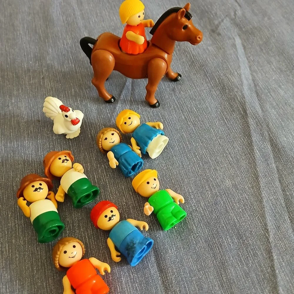 Vintage 1981 Playskool Lil Playmates Brown Horse & 8 Play Figures + Chicken